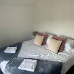 Holiday home Spacious 5-bedroom House In Sleeps 10 With Parking Skipton