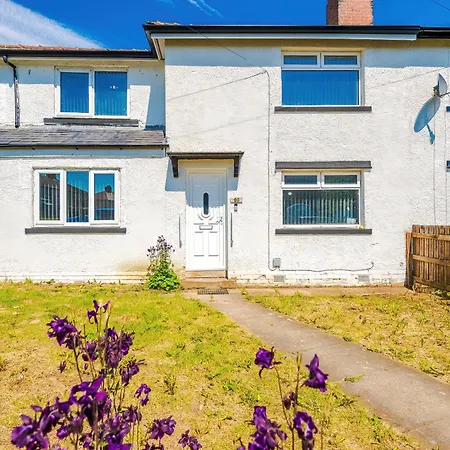 Spacious 4-bedroom House In Sleeps 10 With Additional Lounge Sleeping