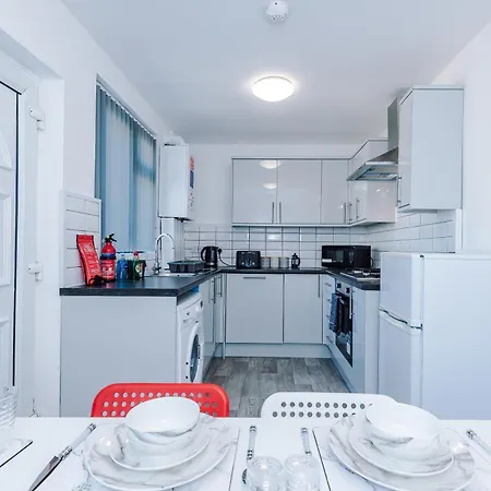 Spacious 4-bedroom House In Sleeps 10 With Additional Lounge Sleeping Skipton