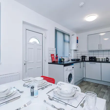Spacious 4-bedroom House In Sleeps 10 With Additional Lounge Sleeping * Skipton
