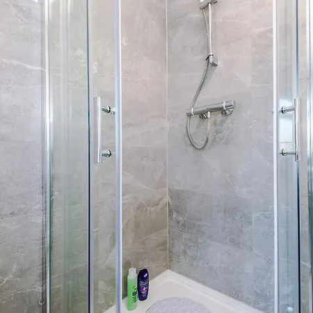 Spacious 4-bedroom House In Sleeps 10 With Additional Lounge Sleeping * Skipton