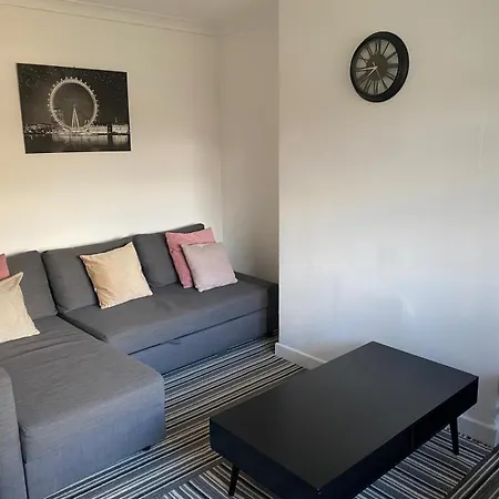 度假居 Spacious 4-bedroom House In Sleeps 10 With Additional Lounge Sleeping *