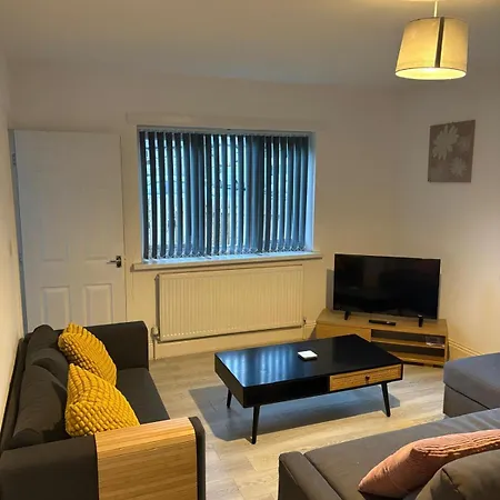 Holiday home Spacious 4-bedroom House In Sleeps 10 With Additional Lounge Sleeping *