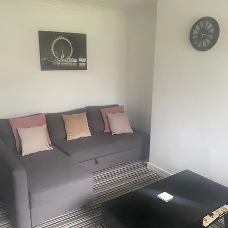 Сasa de vacaciones Spacious 4-bedroom House In Sleeps 10 With Additional Lounge Sleeping
